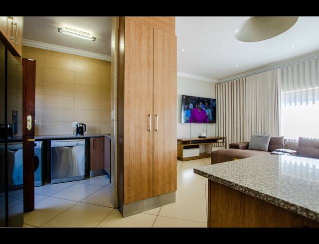 3 BEDROOM TOWNHOUSE FOR SALE IN RUA VISTA
